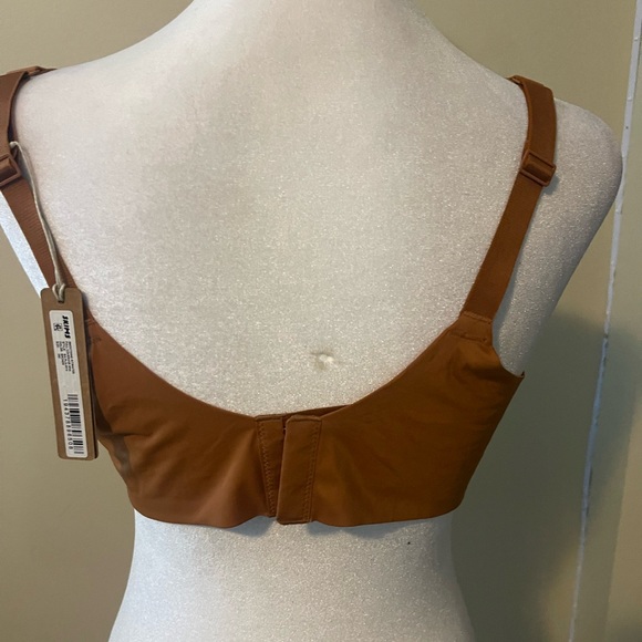 SKIMS smoothing intimates full coverage bra - Picture 4 of 4